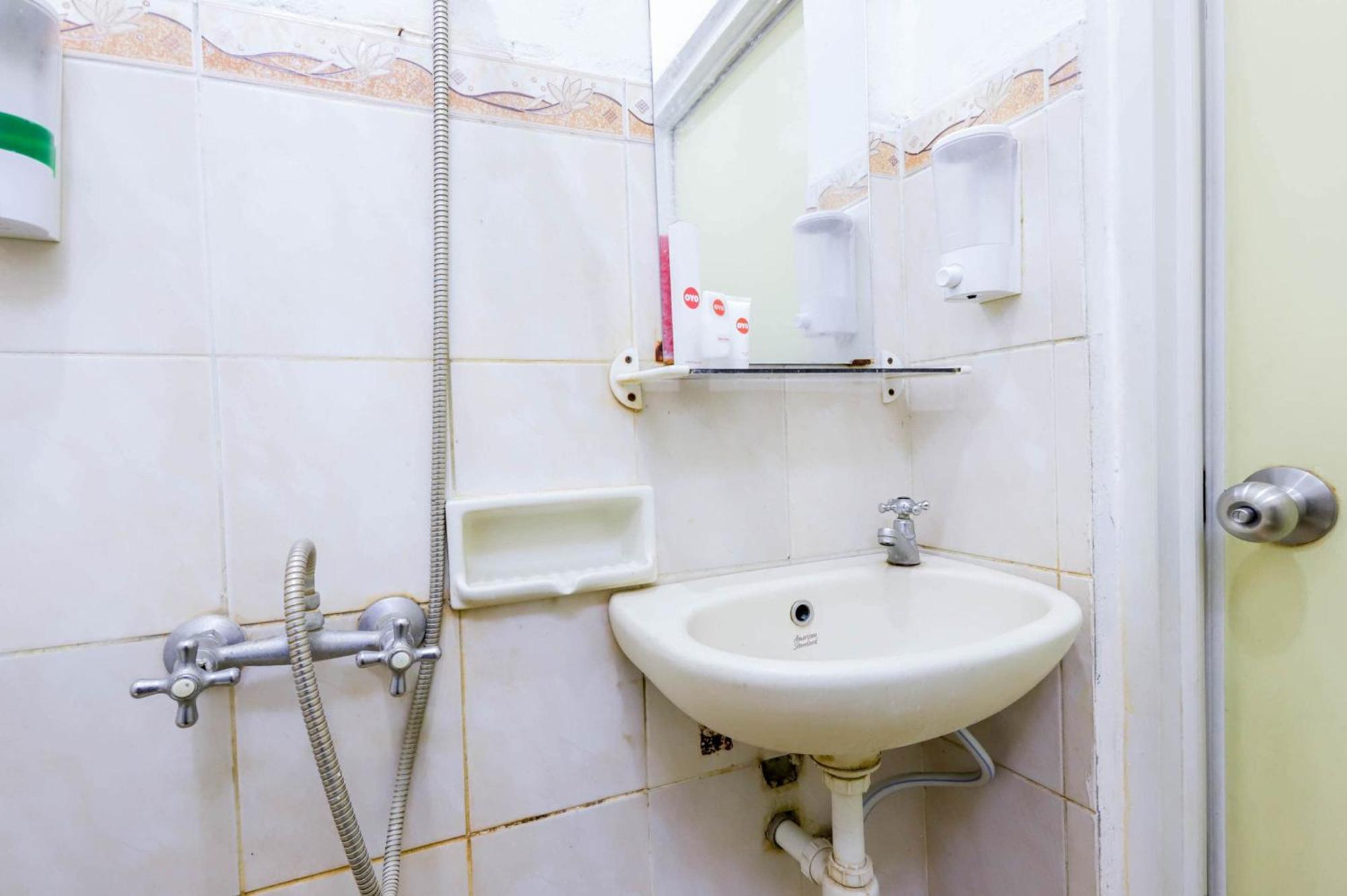 Oyo 1111 Pasar Baru Inn Jakarta Ngoại thất bức ảnh